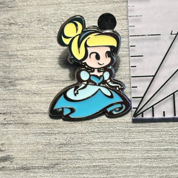 Disney World Parks - 2012 Princess Kawaii Cutie - Cinderella Disney Trading Pin - Picture 3 of 4